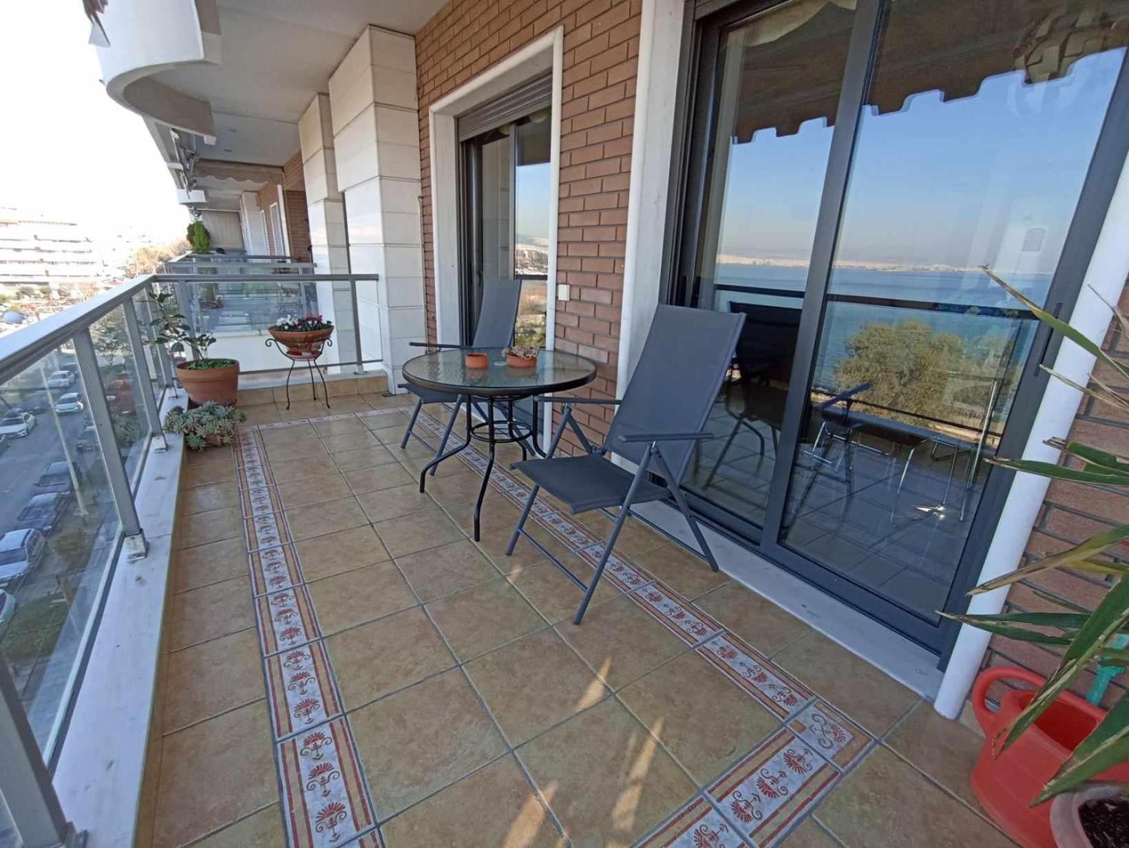 Seafront Family Apartment & Free Parking, The Cruiseflat Saloniki Zewnętrze zdjęcie